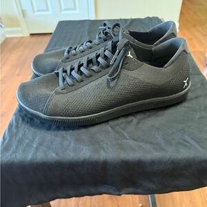 Black Minimalist Low-Top Sneakers